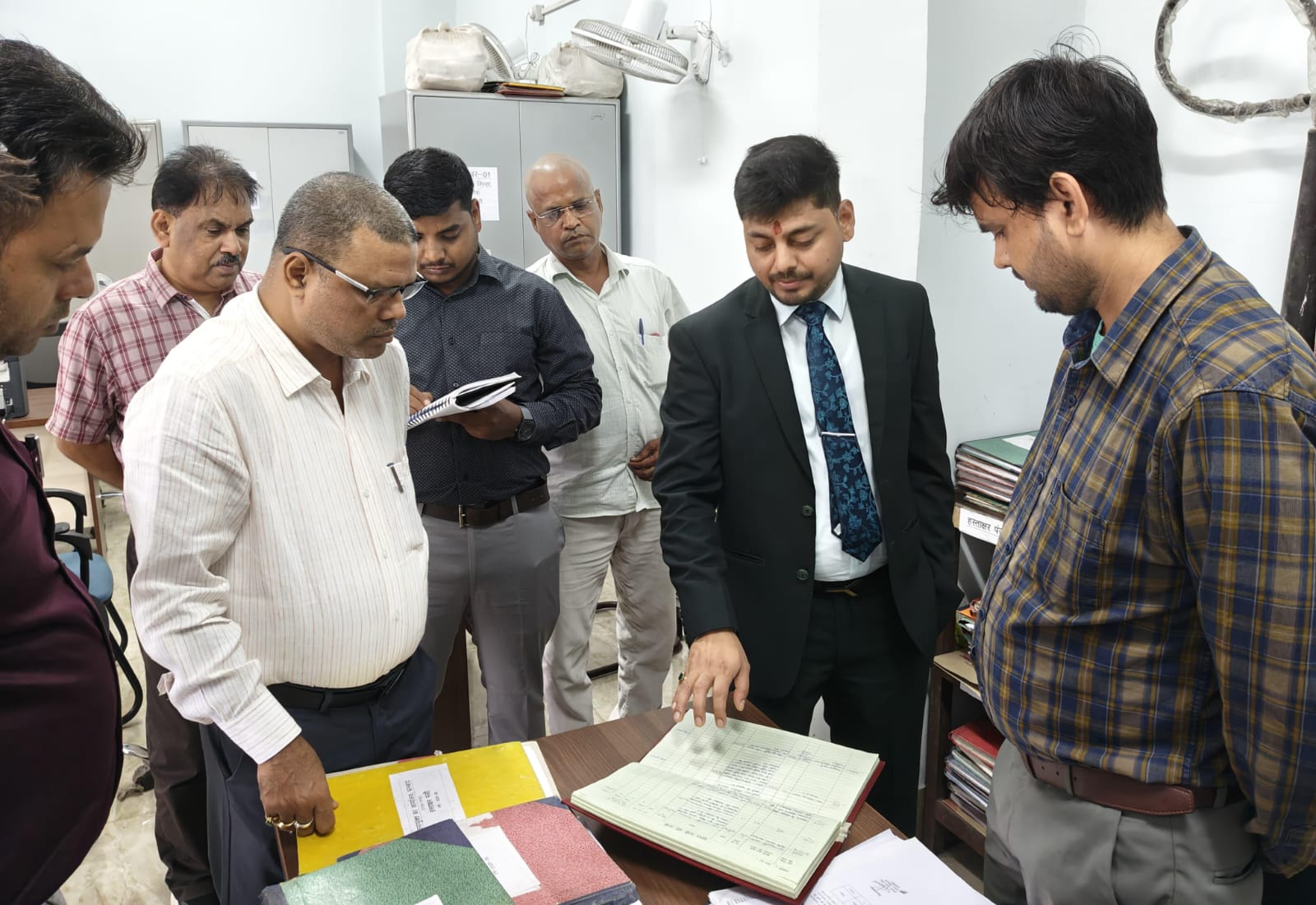 धनबादः डीसी ने समाहरणालय परिसर का किया निरीक्षण, व्यवस्था में सुधार के दिए निर्देश