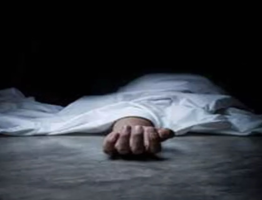 लातेहारः पेड़ से लटका मिला युवक का शव, हत्या  की आशंका