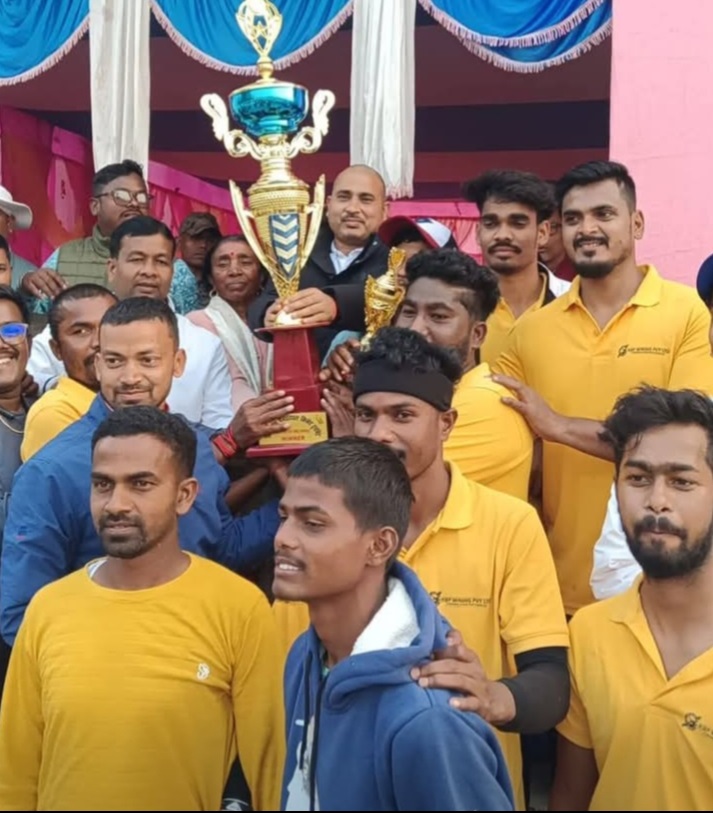 रामगढ़ः बिरसा मुंडा क्रिकेट टूर्नामेंट का समापन, बसंतपुर की टीम बनी विजेता