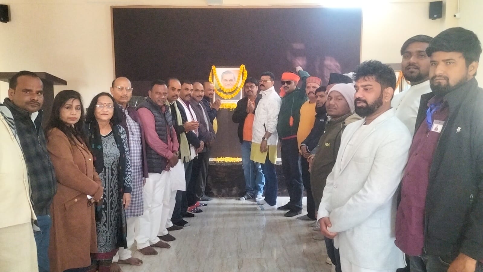 देवघरः भाजपा कार्यालय में धूमधाम से मना पूर्व प्रधानमंत्री अटलजी का जन्मदिन