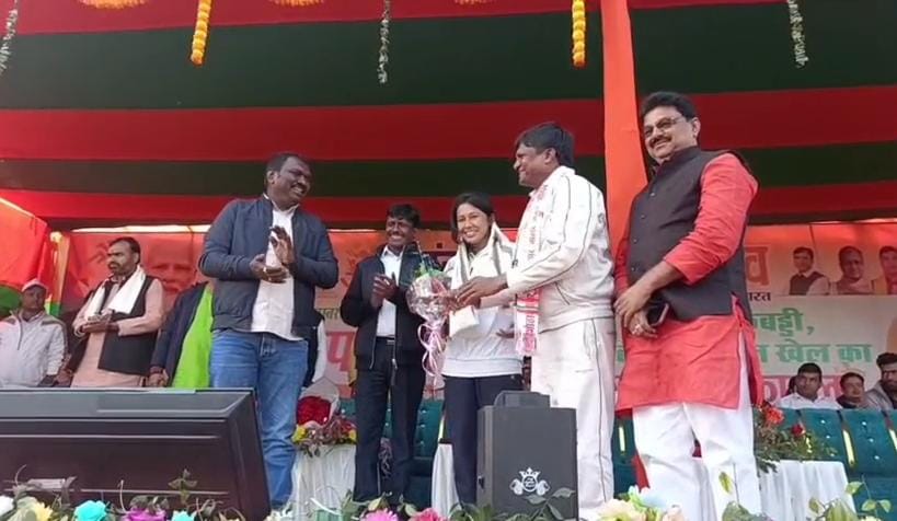 धनबादः सांसद खेल महोत्सव का समापन, उत्कृष्ट खिलाड़ी सम्मानित