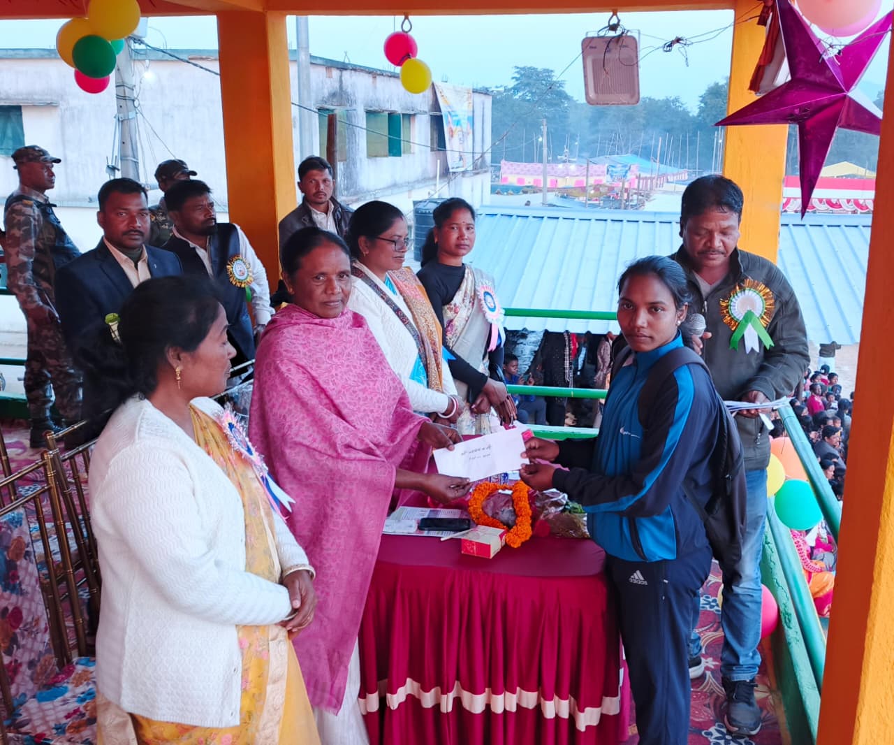 चक्रधरपुरः खेल प्रतियोगिता से निखरती है बच्चों की प्रतिभा: जोबा माझी