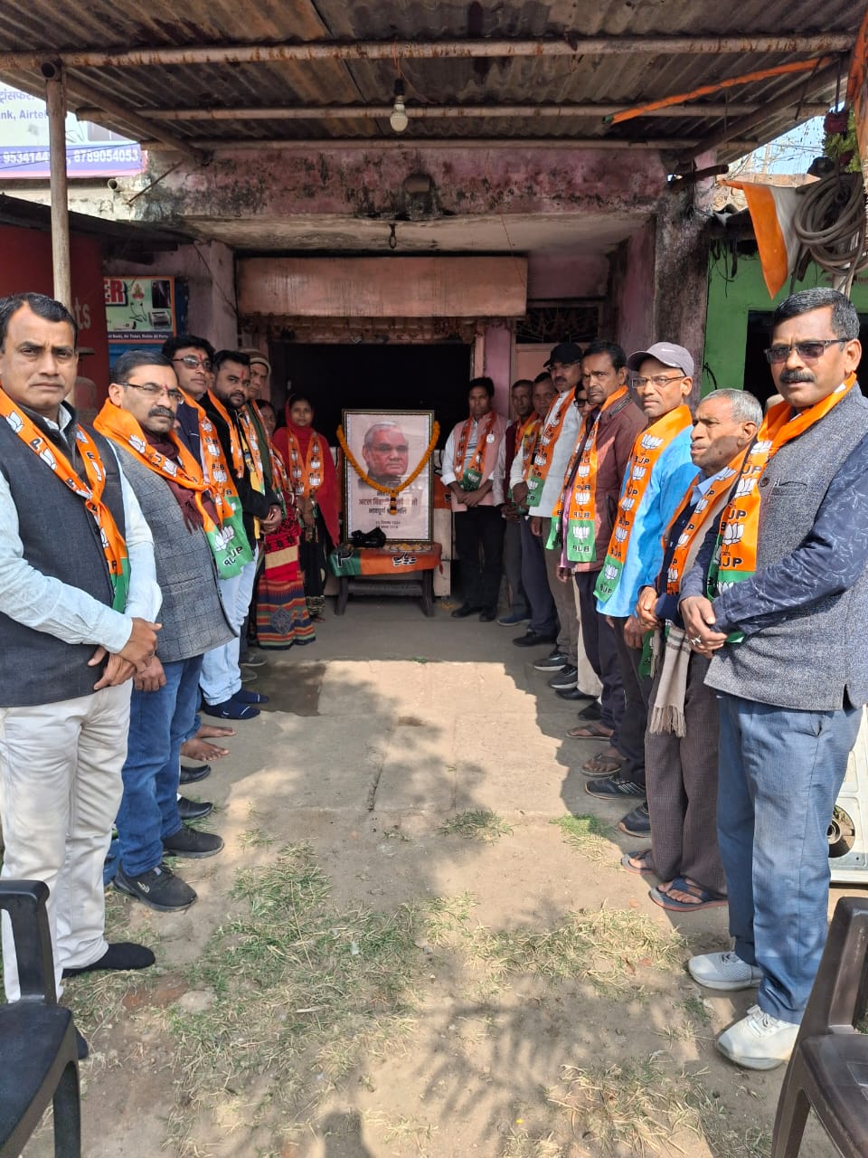 रामगढ़ः चितरपुर में भाजपाइयों ने मनाई अटलजी की जयंती