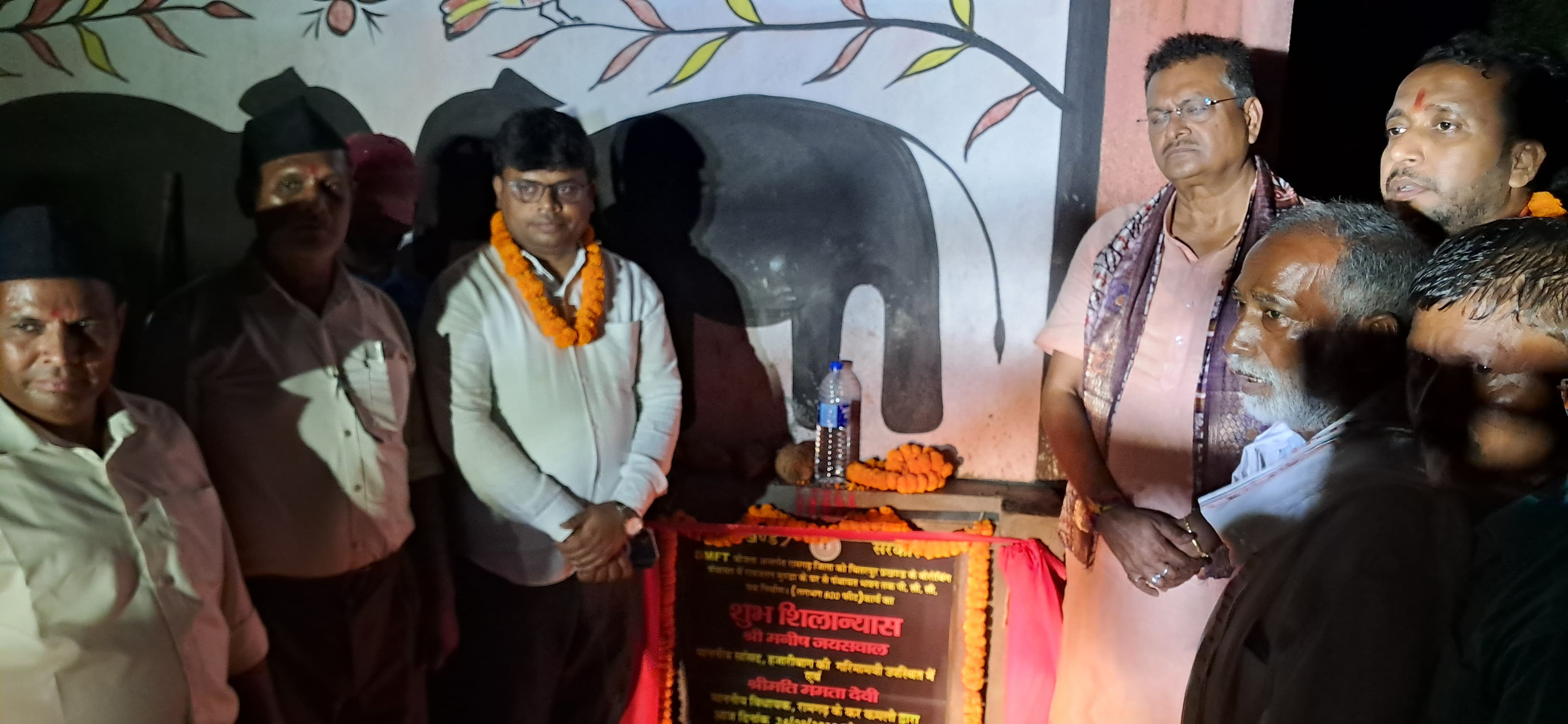 रामगढ़ः सांसद ने चितरपुर में किया पीसीसी पथ का शिलान्यास