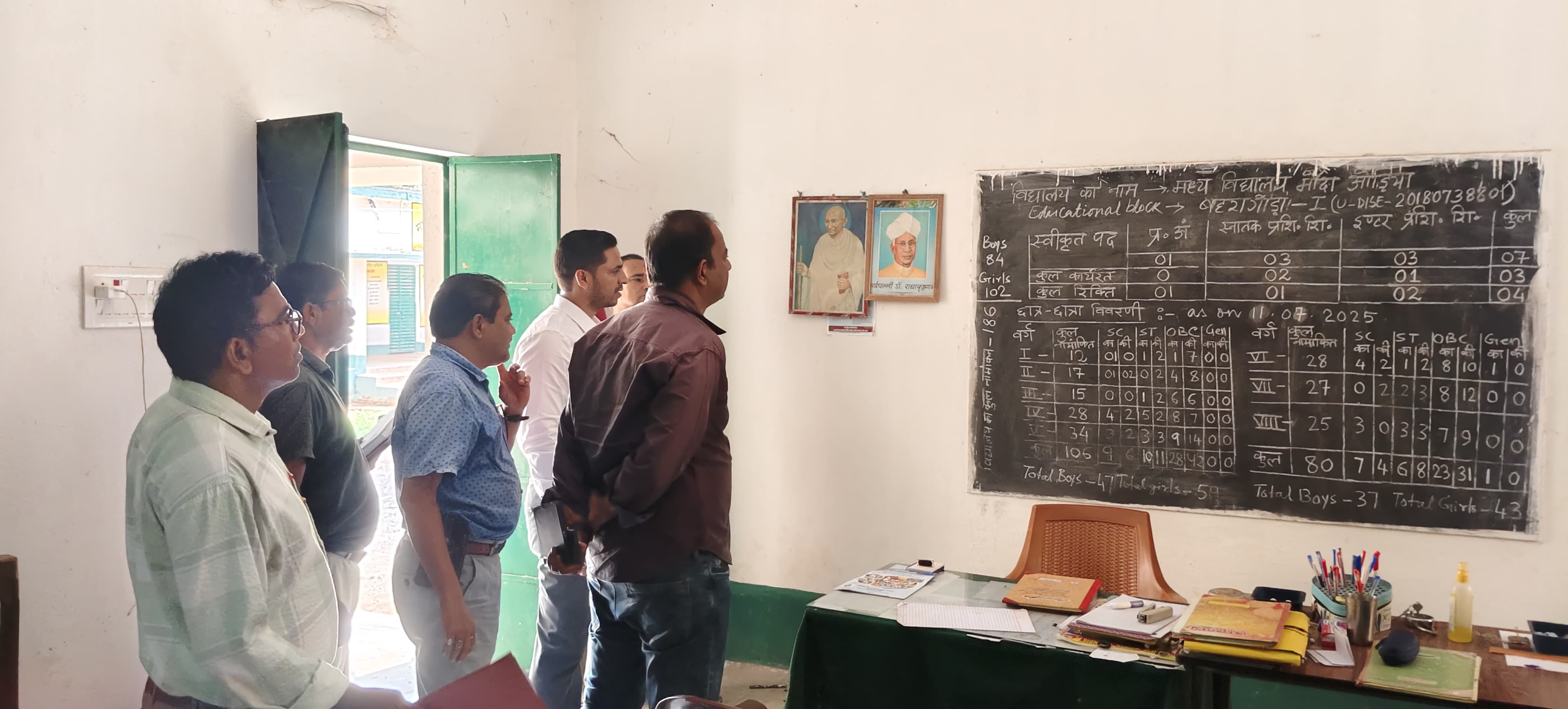 Jamshedpur : नोडल पदाधिकारियों ने लाभुकों से संवाद कर योजनाओं का लाभ लेने को किया प्रेरित