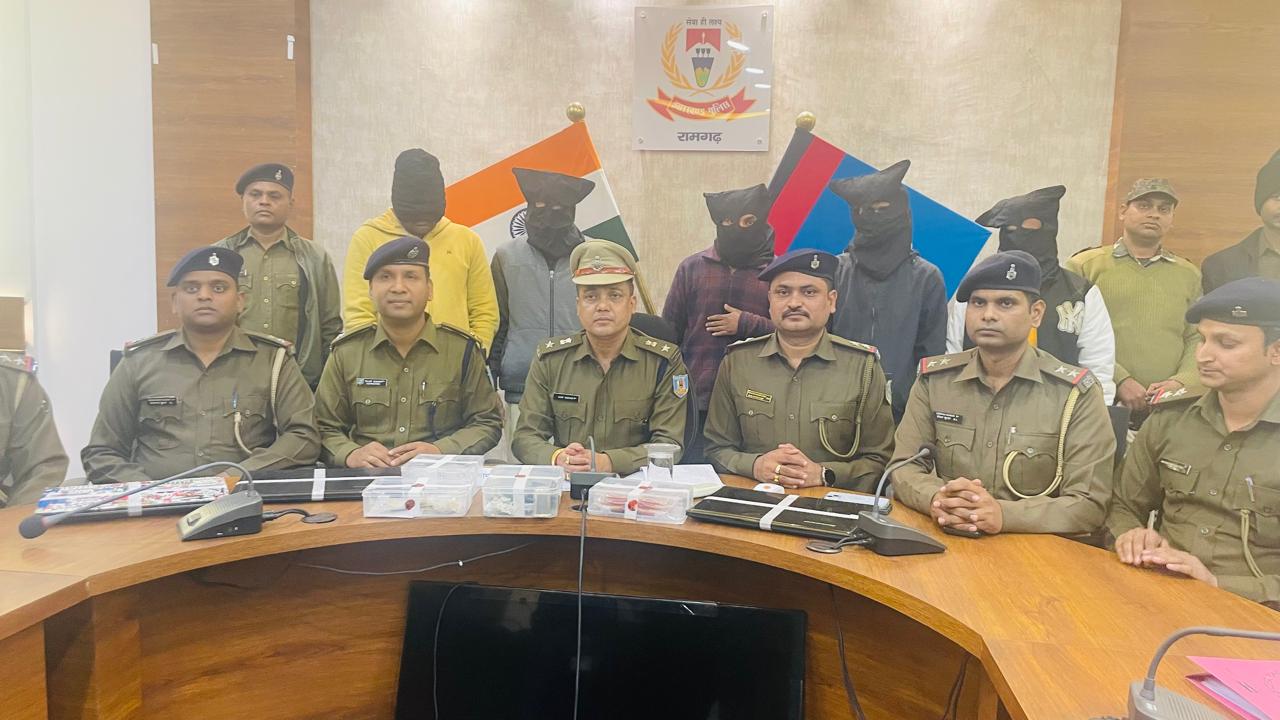 रामगढ़ः बंद घरों में चोरी करने वाले गिरोह का पर्दाफाश, 5 गिरफ्तार