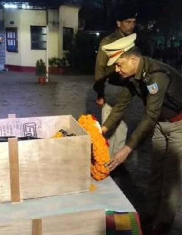 रामगढ़ः कुएं में गिरने से सिपाही की मौत, पुलिस केंद्र में दी गई श्रद्धांजलि