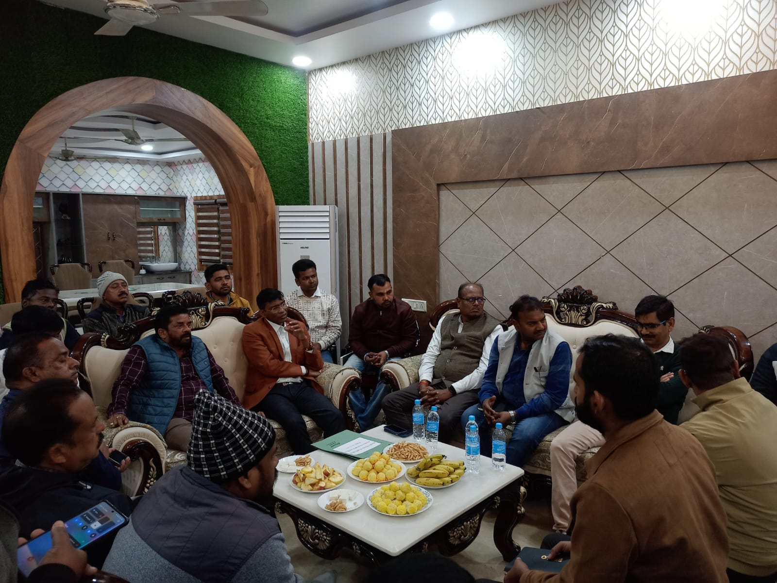 बहरागोड़ाः बेवजह बिजली कटौती बर्दाश्त नहीं, लोगों से ठीक से पेश आएं अधिकारी- विधायक