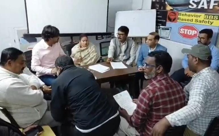 धनबादः सफाई कर्मियों का धरना समाप्त, वार्ता में मांगों पर बनी सहमति