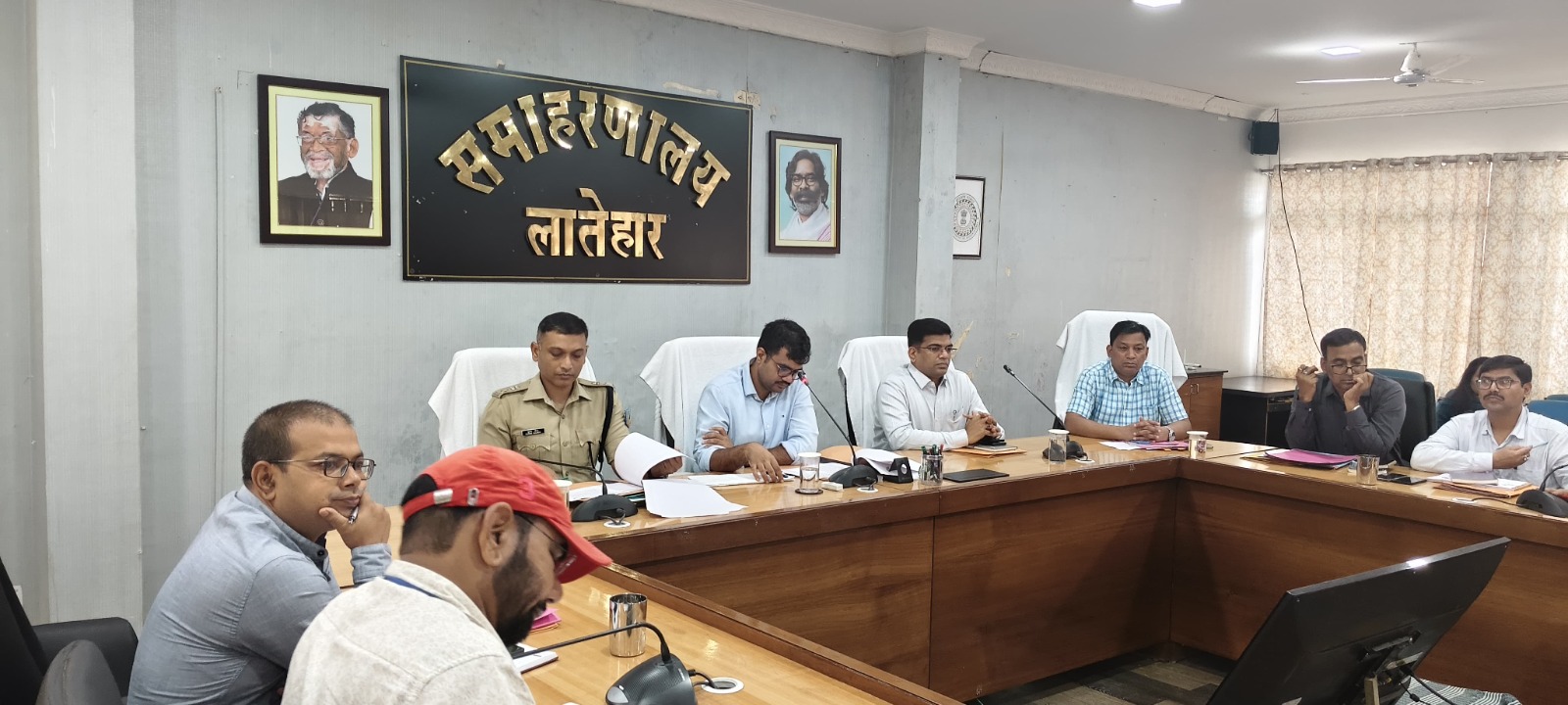 लातेहारः अवैध खनन के खिलाफ चलाएं औचक छापेमारी अभियान- डीसी