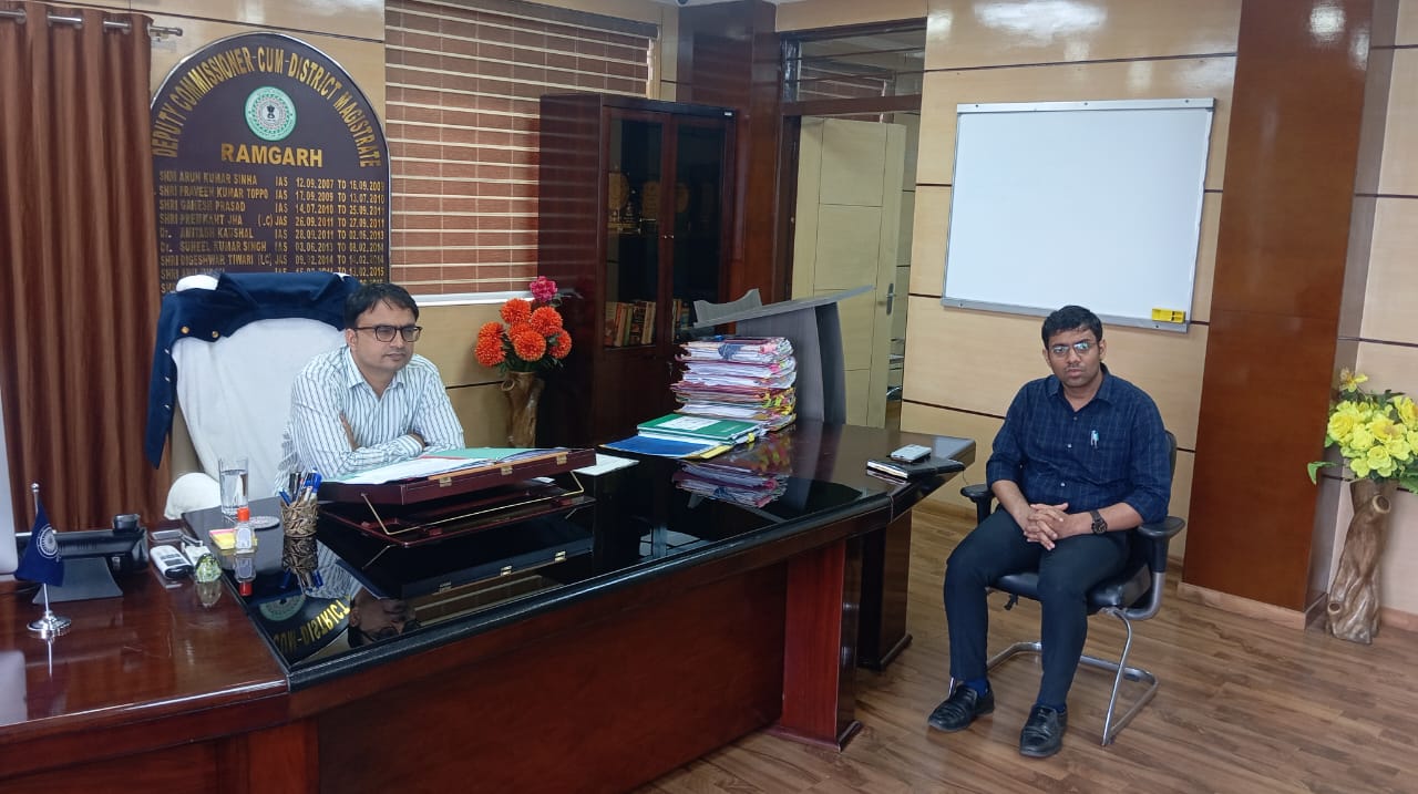 रामगढ़ः प्रिंट रेट से अधिक कीमत पर शराब बेचने वालों पर कार्रवाई करें- डीसी