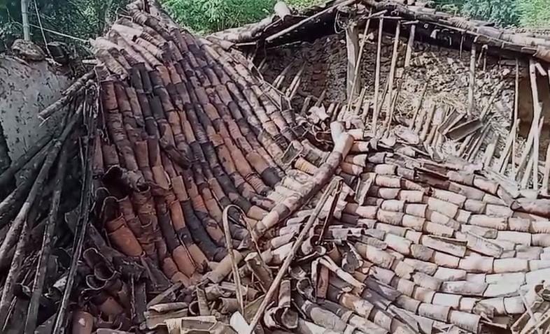 धनबादः तोपचांची में मिट्टी का घर गिरने से दबकर महिला की मौत