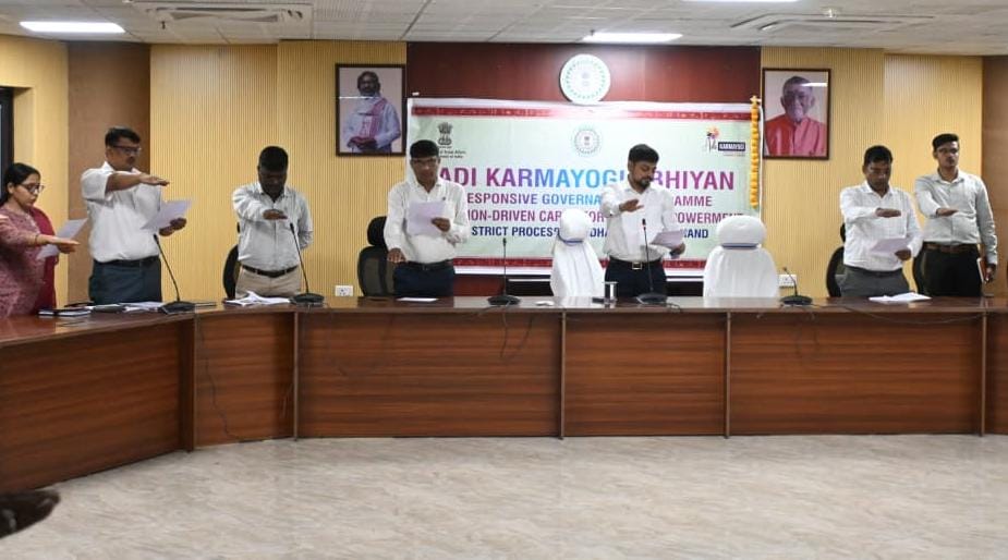 धनबादः आदि कर्मयोगी अभियान पर कार्यशाला, डीसी ने कर्मियों को दिलाई शपथ
