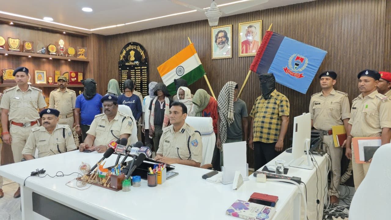 सिमडेगा: फरार चल रहे 10 वारंटियों को पुलिस ने किया गिरफ्तार