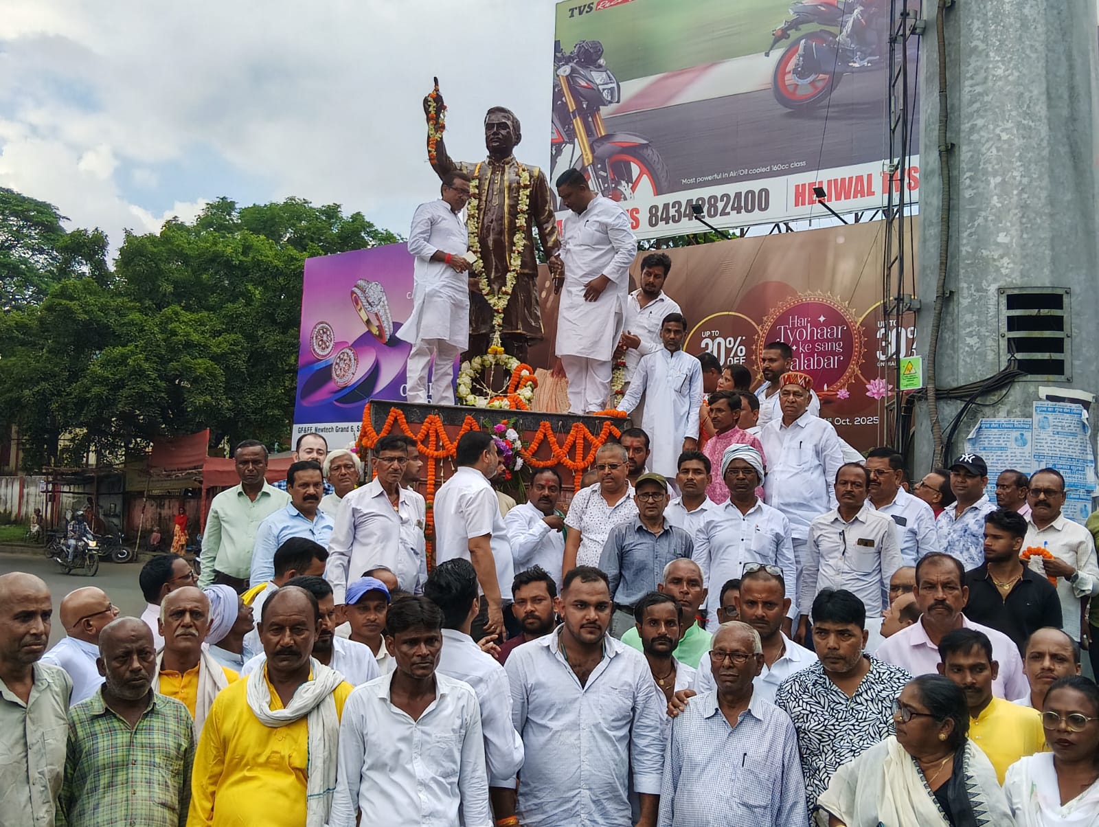 धनबादः शहीद राजू यादव की पुण्यतिथि पर जनप्रतिनिधियों व संगठनों ने दी श्रद्धांजलि