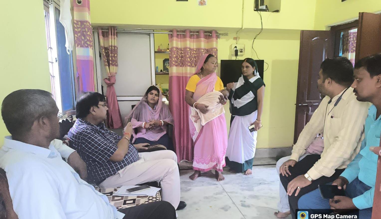 धनबादः महिला की शिकायत पर डीसी ने नवजात को घर पर ही दिलवाया पोलियो टीका