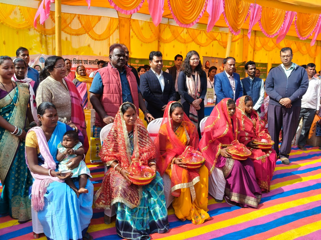 चक्रधरपुर की 3 पंचायत में सरकार आपके द्वार कार्यक्रम, विधायक व डीसी रहे मौजूद