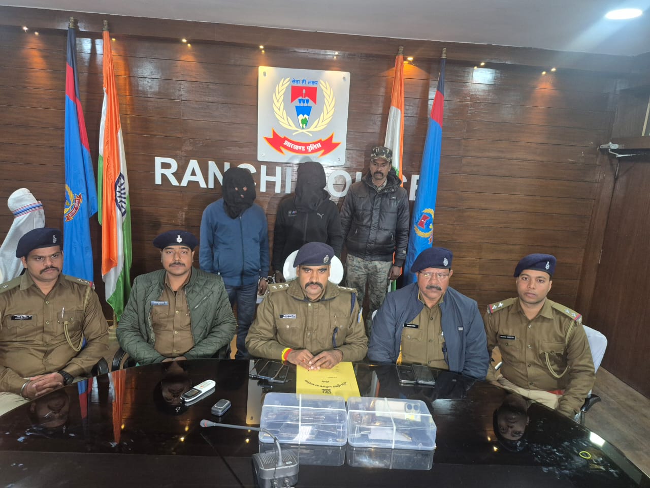 रांची: राहुल दुबे गिरोह के दो सदस्य हथियार के साथ गिरफ्तार, रंगदारी के लिए कर रहे थे रेकी