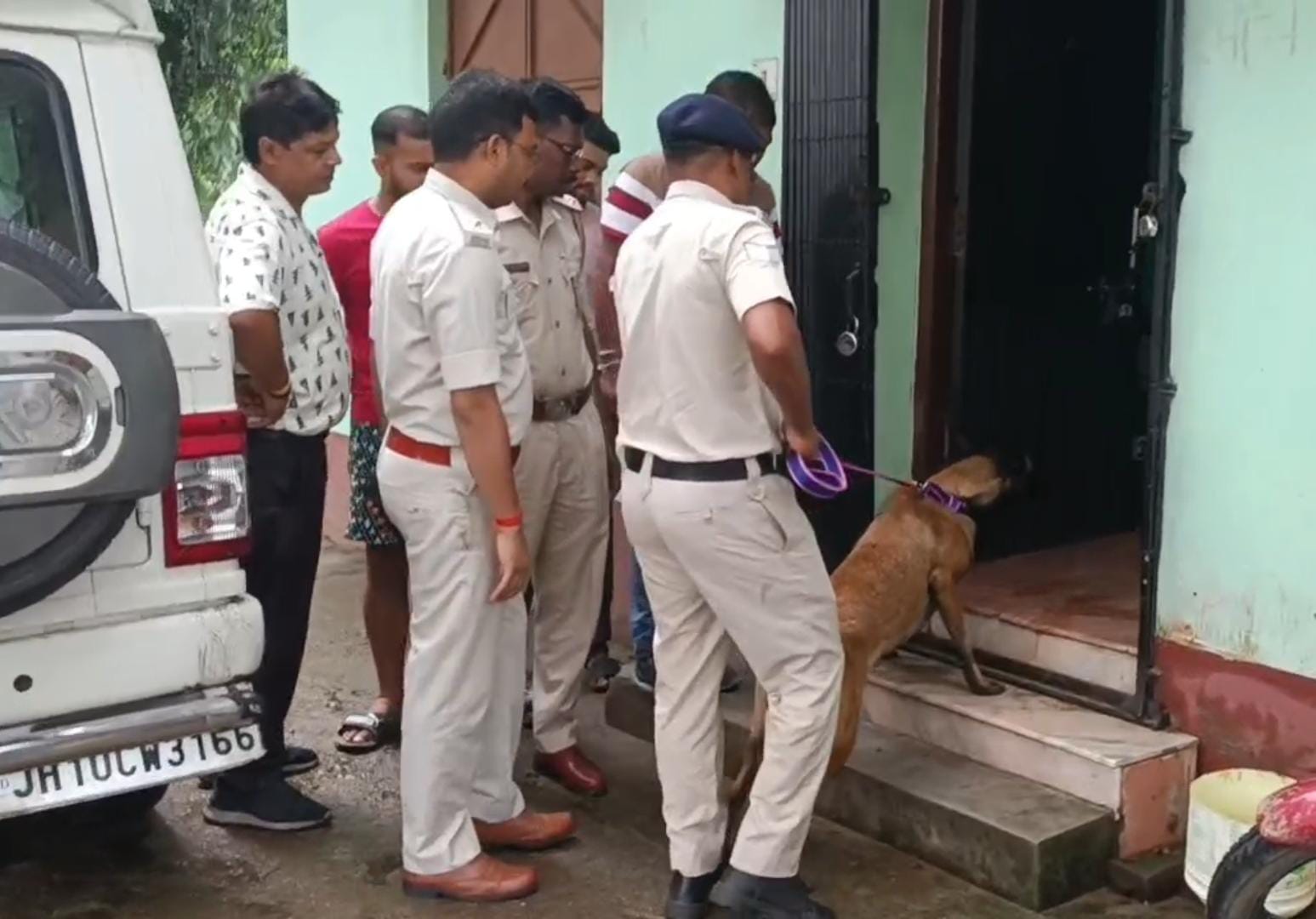 धनबादः आर्मी जवान के बंद घर से लाखों की संपत्ति चोरी