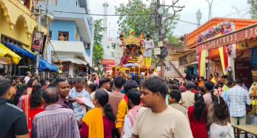 चाईबासाः जिले में रथयात्रा की धूम, जय जगन्नाथ से गूंजा वातावरण