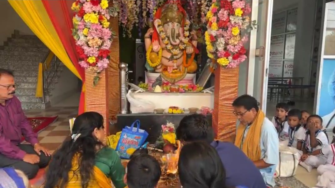 चाईबासाः पंडालों में विराजे भगवान गणेश, विधि-विधान से हुई पूजा