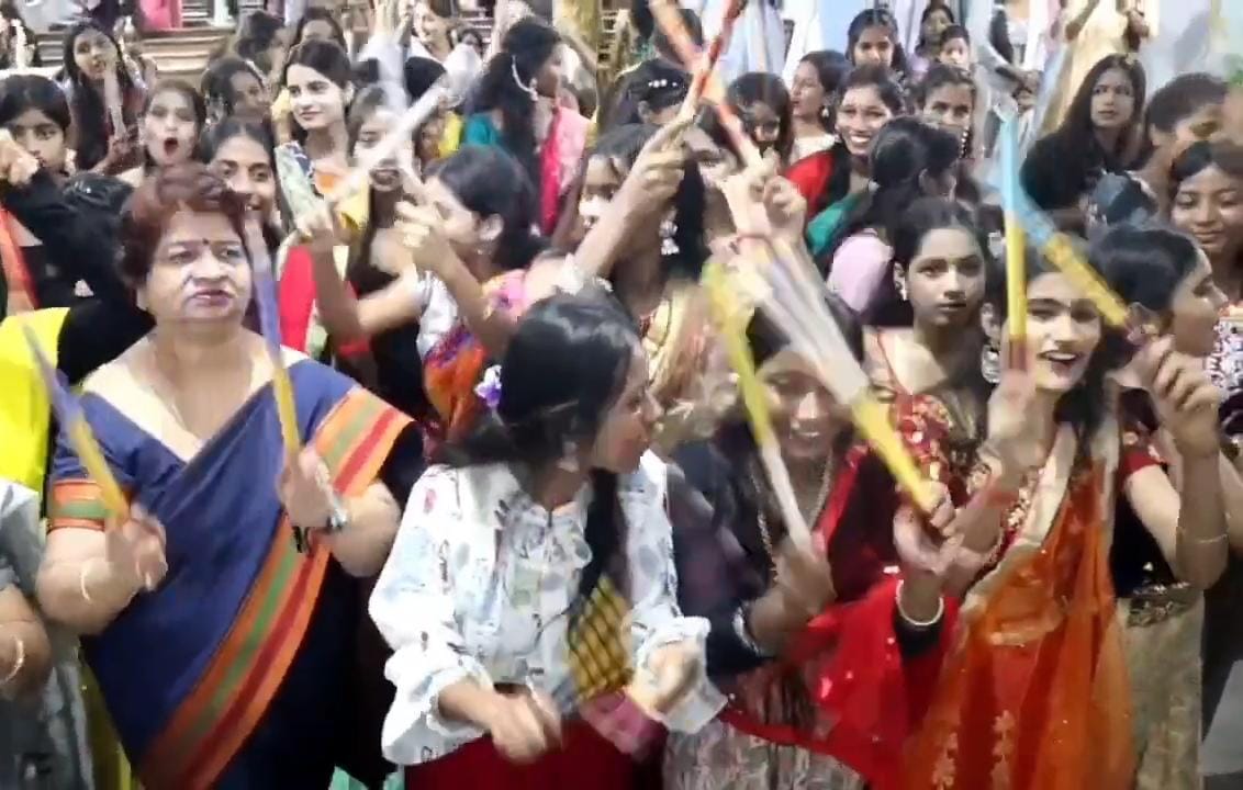 धनबादः बीएसएस महिला कॉलेज में डांडिया की धूम