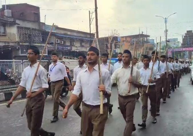 धनबादः RSS का पथ संचलन, शताब्दी वर्ष पर ‘पंच परिवर्तन’ का संकल्प