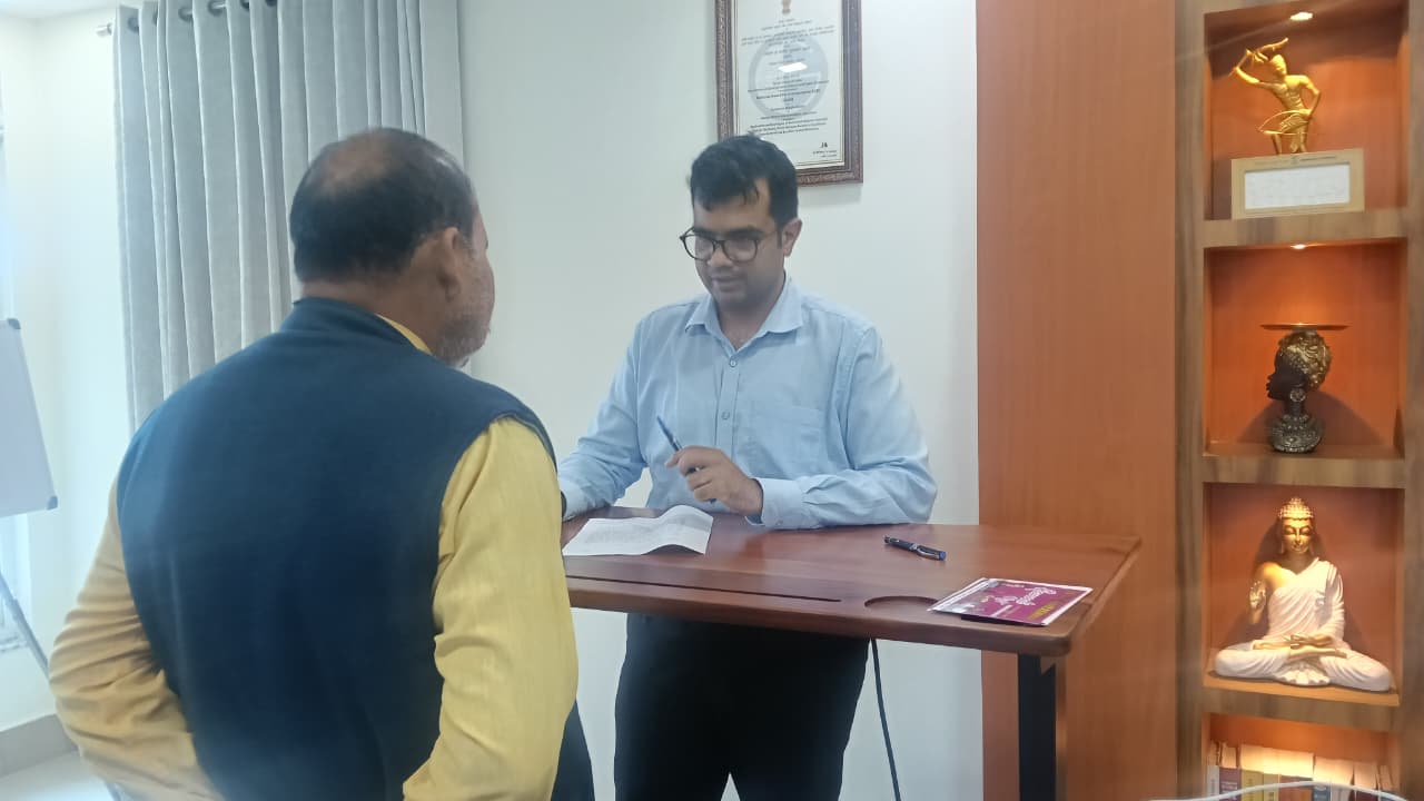 लातेहारः डीसी ने जन शिकायत निवारण में सुनीं लोगों की फरियाद, मिला आश्वासन