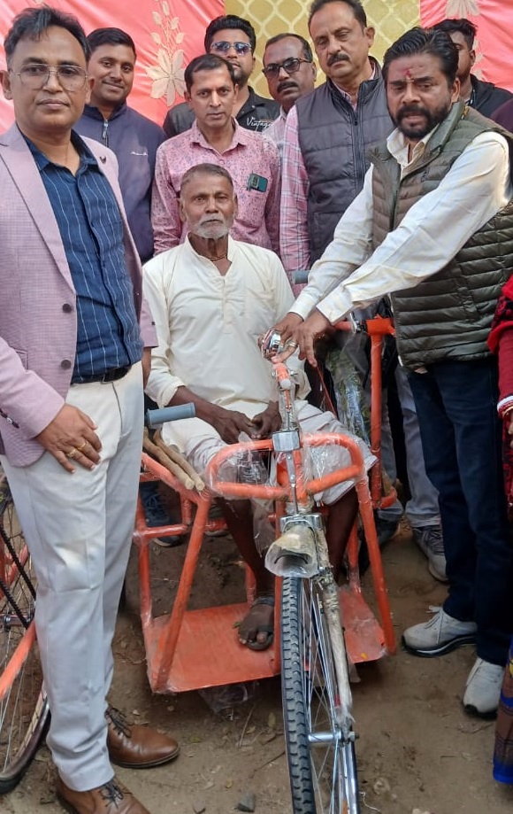 बहरागोड़ाः सरकार आपके द्वार शिविर में जुटी भीड़, विधायक ने बांटे लाभ पत्र