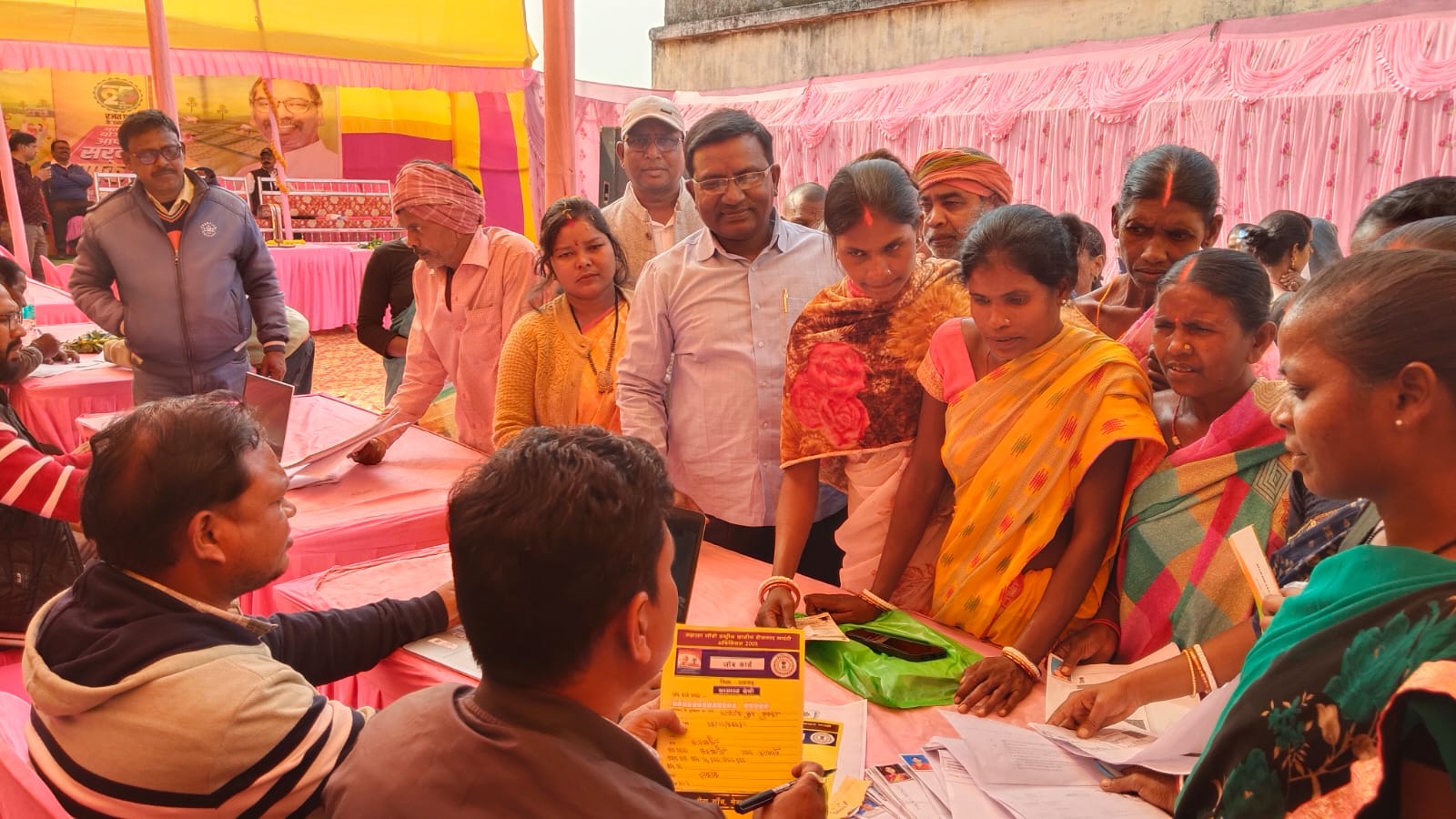 रामगढ़ः गरीबों तक योजनाओं का लाभ पहुंचा रही सरकार- धनेश्वर