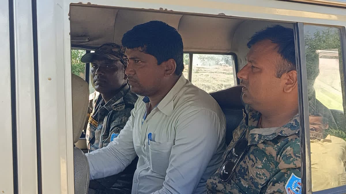 गिरिडीहः अबुआ आवास के नाम पर रिश्वत लेते कर्मी को एसीबी ने किया गिरफ्तार