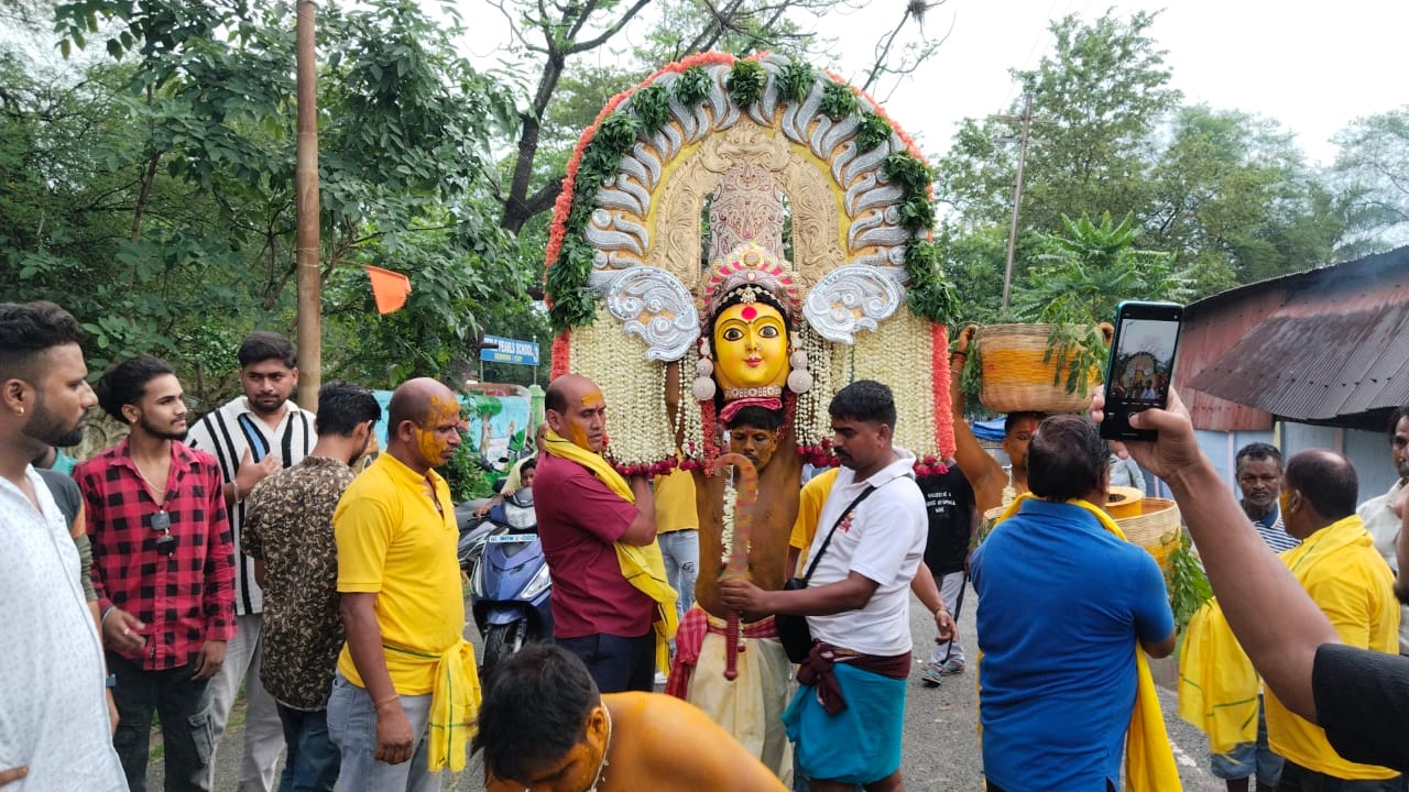 चक्रधरपुरः कलश यात्रा के साथ शीतला मंदिर में 5 दिवसीय पूजा शुरू