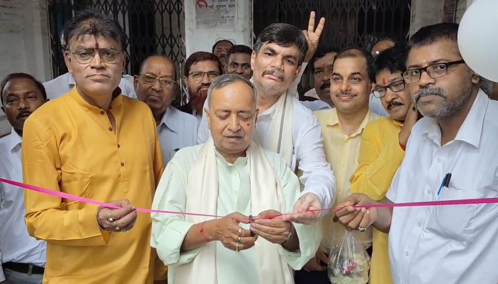 धनबादः SDO कोर्ट परिसर में अधिवक्ताओं के लिए बने शेड का उद्घाटन