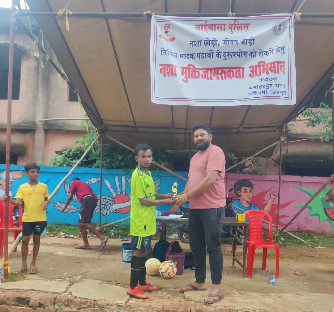 चाईबासाः फुटबॉल प्रतियोगिता में डीबीसी ने ऊंधन एफसी को हराया