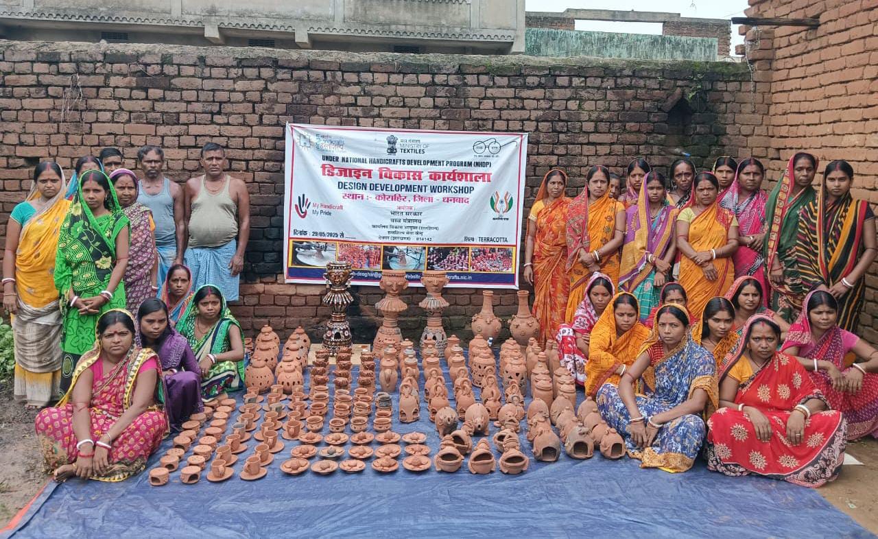 धनबाद:  टेराकोटा शिल्प पर डिजाइन कार्यशाला का समापन, कारीगरों को मिला नया दृष्टिकोण
