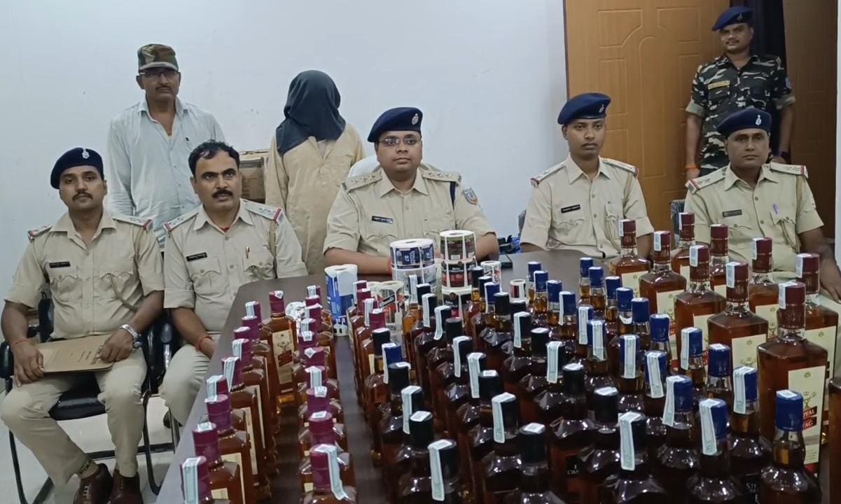 झरिया में नकली शराब फैक्ट्री का भंडाफोड़, लाखों की शराब व उपकरण जब्त