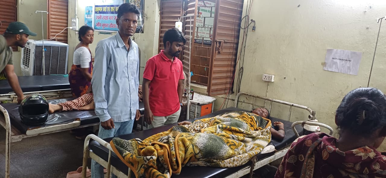 लातेहारः तेज रफ्तार बाइक की चपेट में आकर महिला घायल