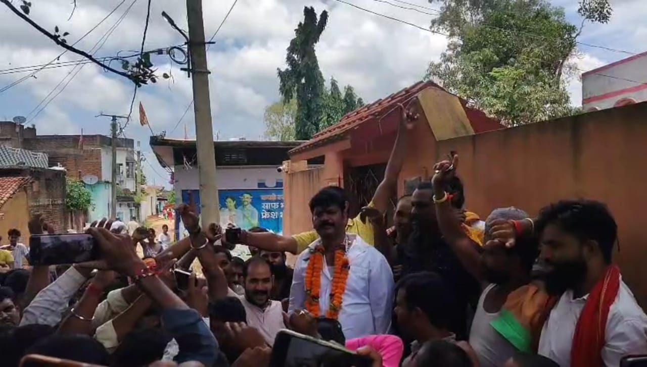 देवघरः टोटो-टेंपो चालकों ने बजरंगी महथा को चुना संघ का नया अध्यक्ष