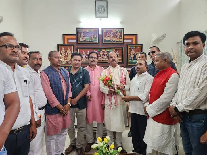 लातेहारः कांग्रेस हताशा में वोट चोरी का झूठा आरोप लगा रही- रघुवर