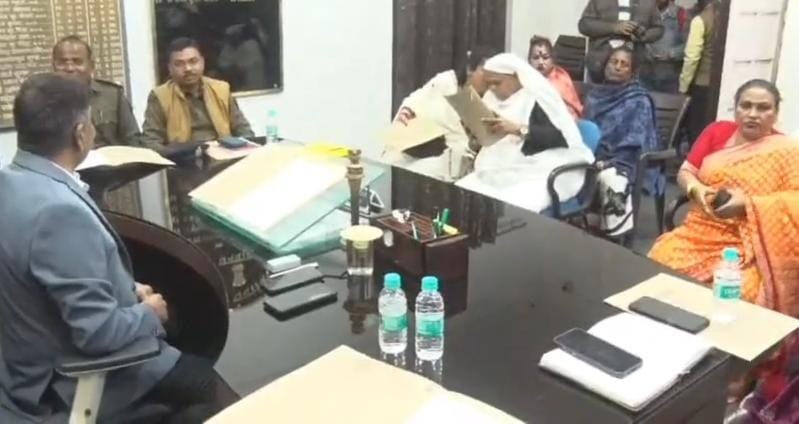 धनबादः किन्नर समाज के दो गुटों में सीमा विवाद, एसडीओ ने की बैठक