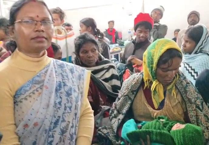 धनबादः SNMMCH से बच्चा चोरी मामले में अस्पताल पहुंचे SSP, मां से मिलकर जाना हाल