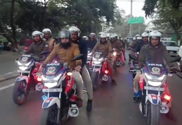 धनबादः नववर्ष को लेकर पुलिस अलर्ट, CCR डीएसपी के नेतृत्व में बाइक पेट्रोलिंग
