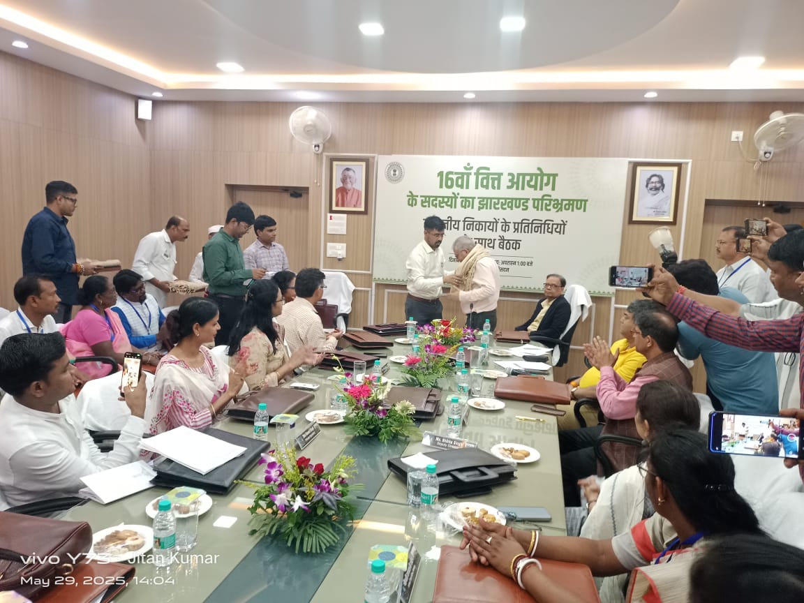 देवघरः वित्त आयोग की टीम ने संथाल के सभी जिप अध्यक्षों के साथ की बैठक, लिया फीडबैक