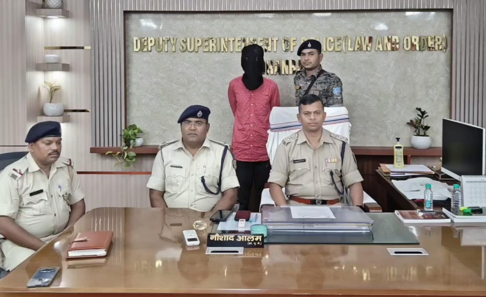 धनबादः कुख्यात वाहन चोर 'मिरिंडा' गिरफ्तार, दो बाइक बरामद