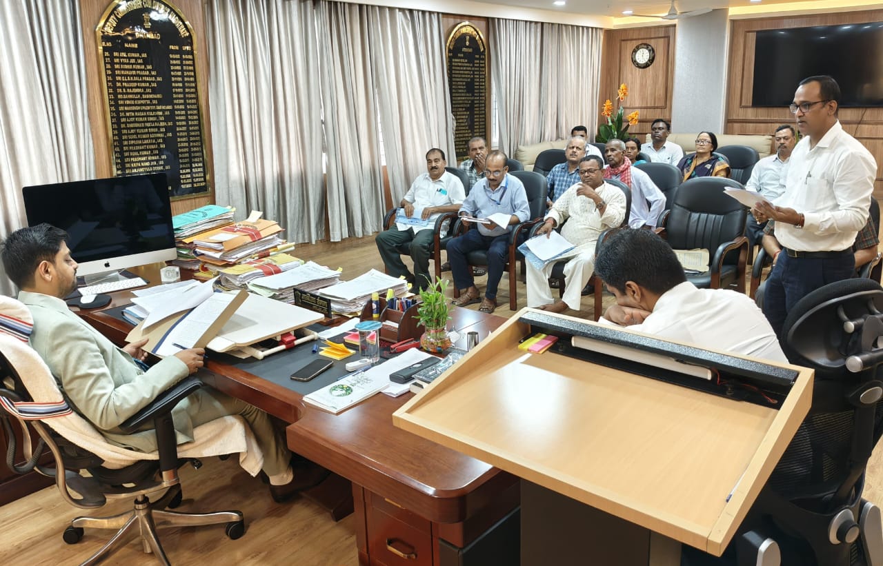 धनबादः डीसी ने की बैठक, 25 किसानों को मिलेगा मधुमक्खी पालन का प्रशिक्षण