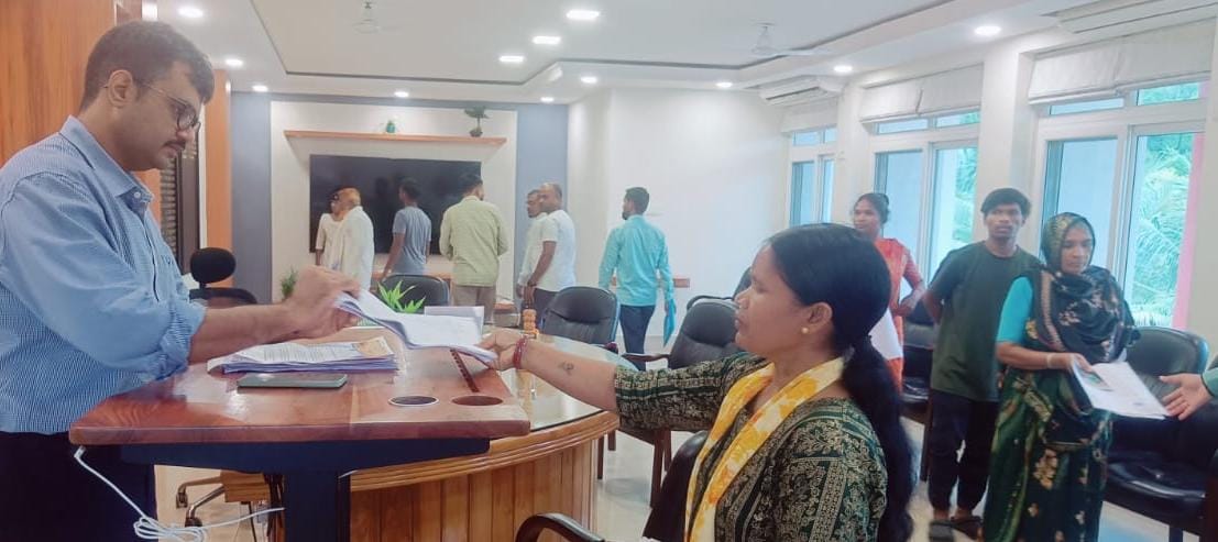 लातेहारः जन शिकायत निवारण का आयोजन, डीसी ने सुनीं ग्रामीणों की समस्याएं