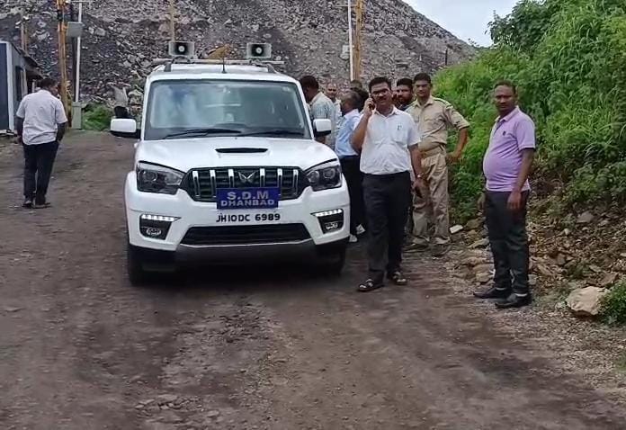 धनबादः माइनिंग टास्क फोर्स की बड़ी कार्रवाई, कुजामा व केओसीपी कोल डंप में 7 ट्रक जब्त, 1 लाख वसूला फाइन
