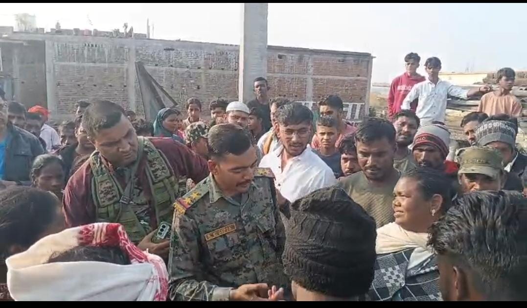 लातेहारः हाइवा की चपेट में आकर युवक की मौत, विरोध में सड़क जाम