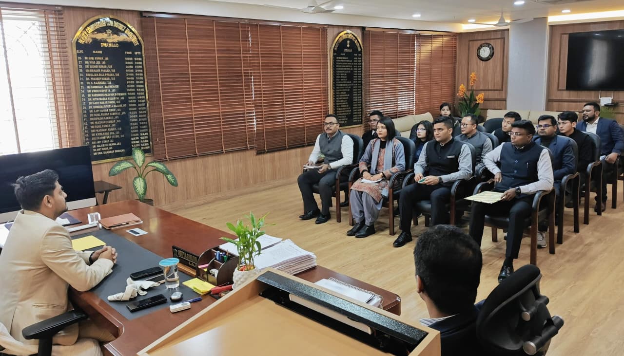 10 प्रशिक्षु IAS अधिकारियों ने जाना धनबाद का माइनिंग मॉडल