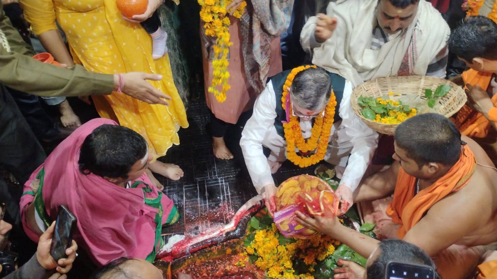 राज्यपाल देवघर पहुंचे, बाबा बैद्यनाथ धाम में की पूजा